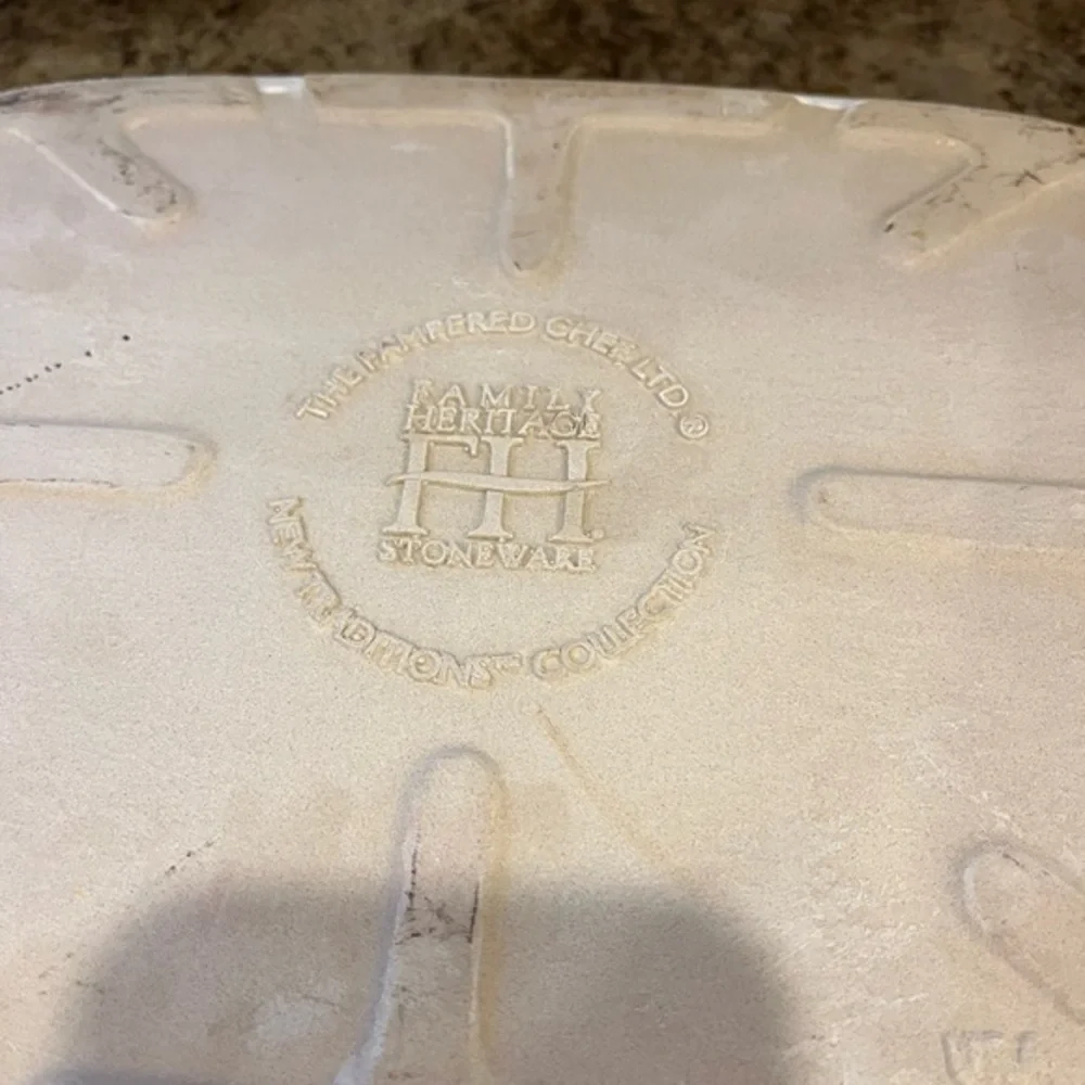Pampered Chef-Family Heritage-15x10-Stoneware Baker: Vanilla Glaze-061002